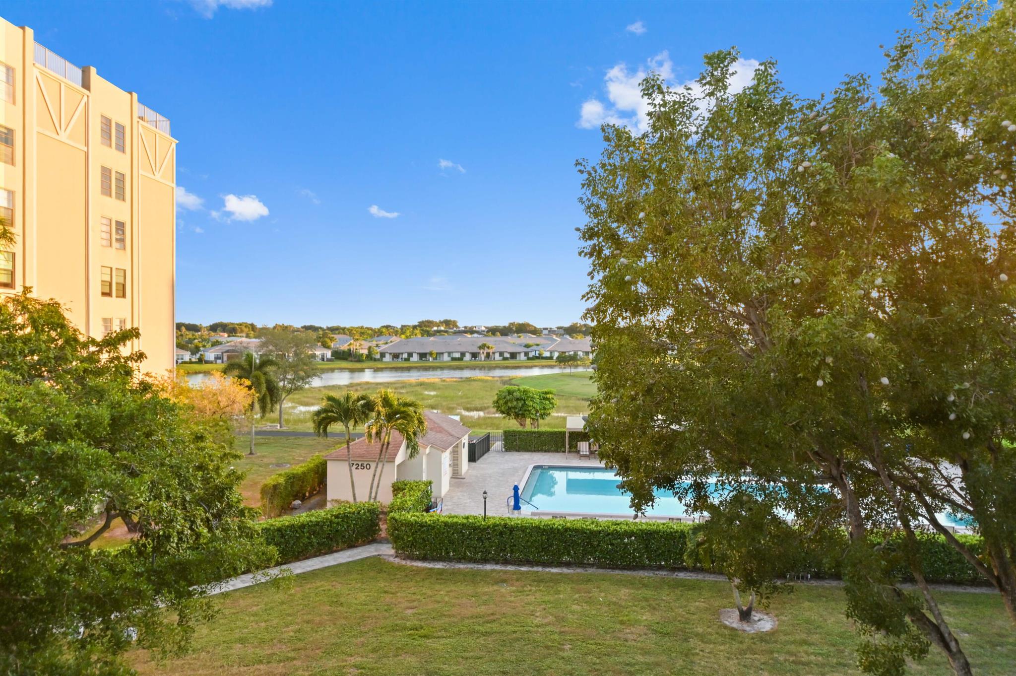 HUNTINGTON LAKES - Residential