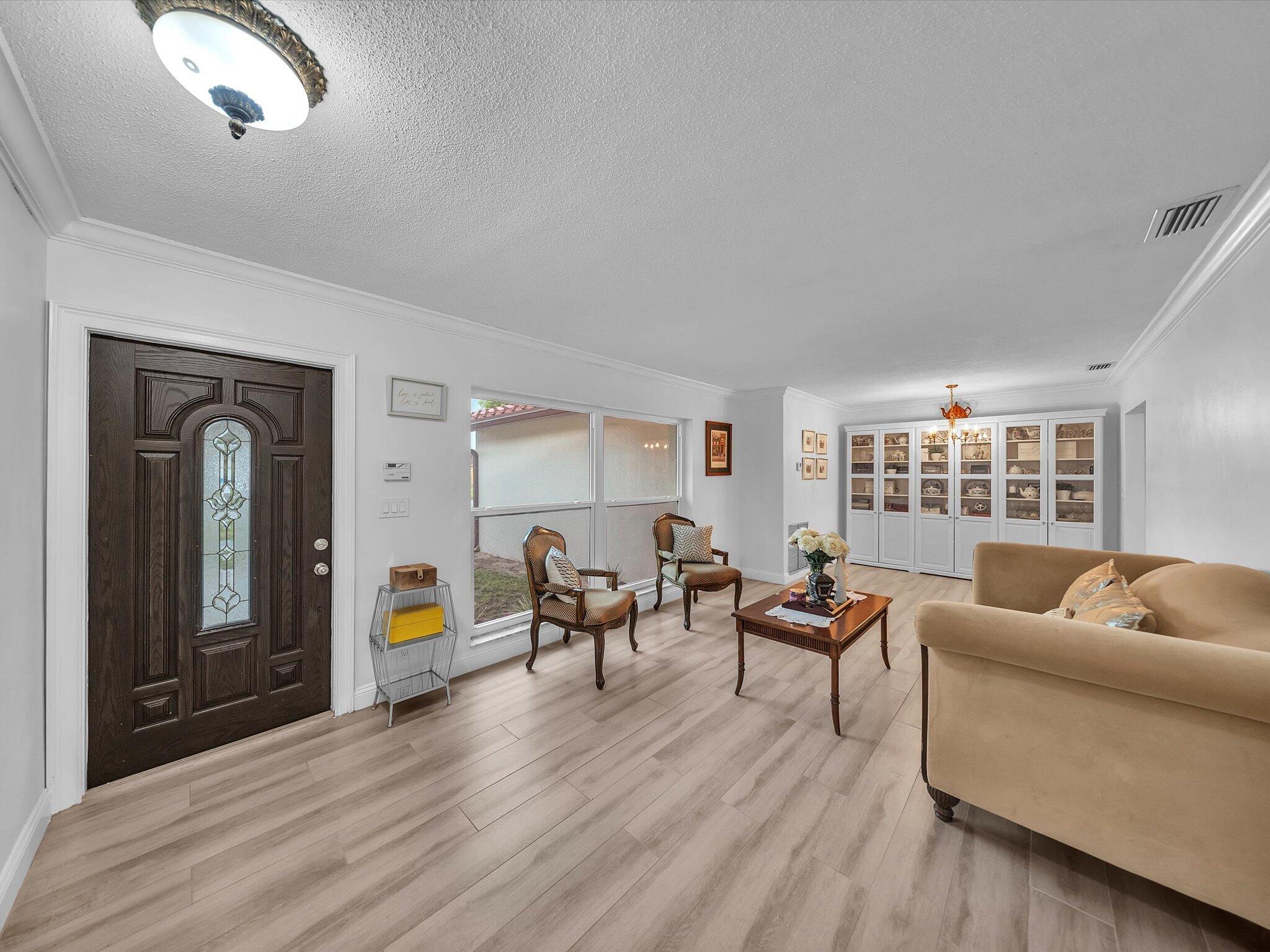 834 Ramblewood Drive, Coral Springs FL 33071
