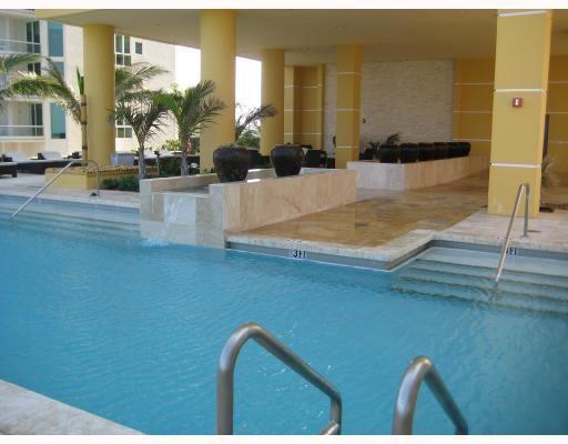 SAYAN CONDO - Residential