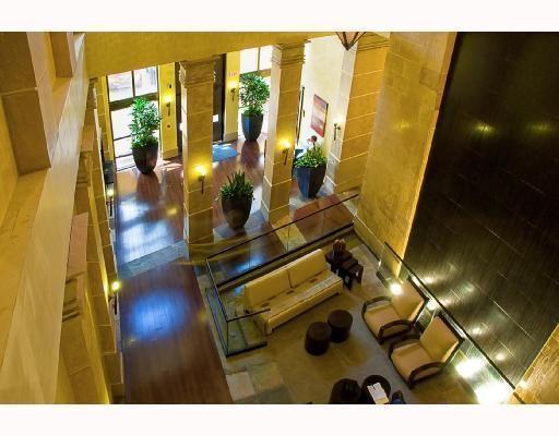 SAYAN CONDO - Residential