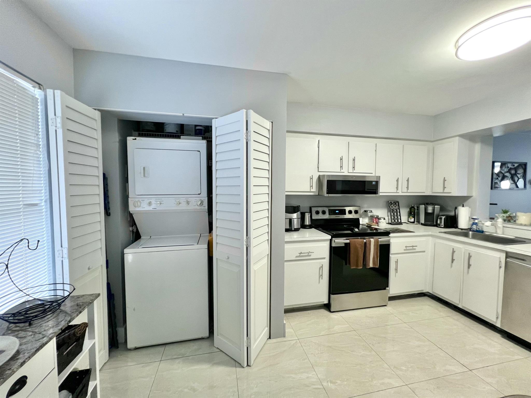 WATERS EDGE TOWERS CONDO - Residential Lease