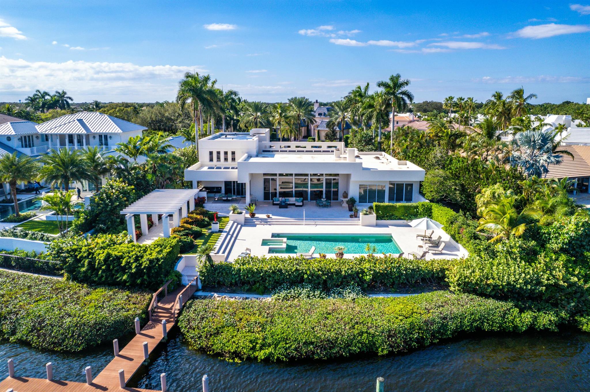 ADMIRALS COVE - Residential