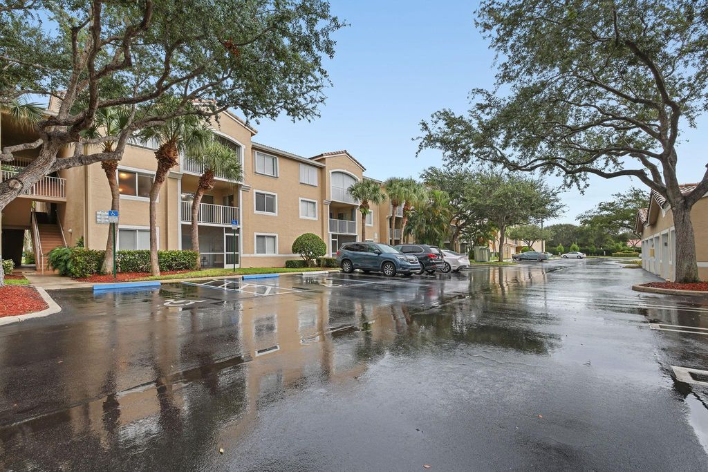 Photo of 266 Village Boulevard #6205, Tequesta, FL 33469 (MLS # F10513781)