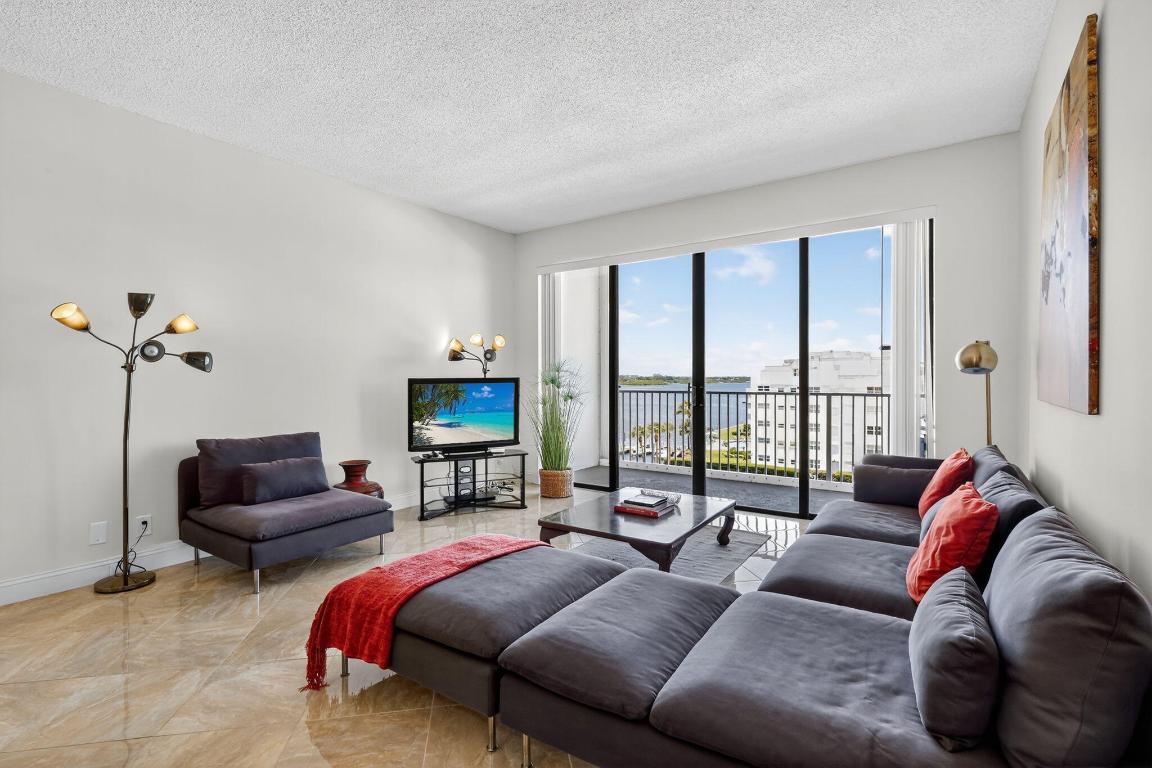 LA PALMA CONDO - Residential