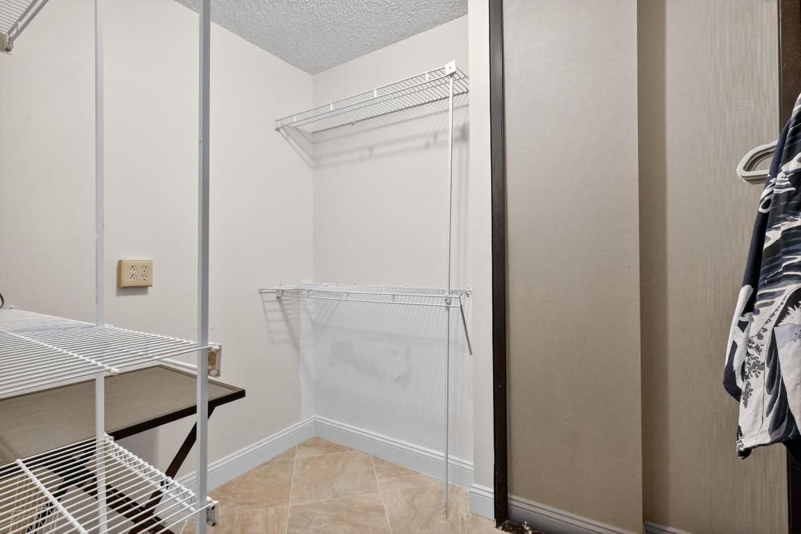 LA PALMA CONDO - Residential