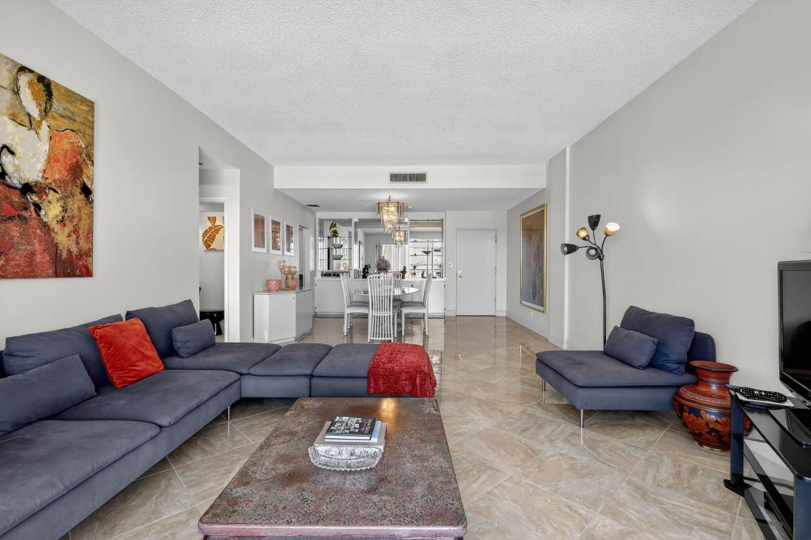 LA PALMA CONDO - Residential