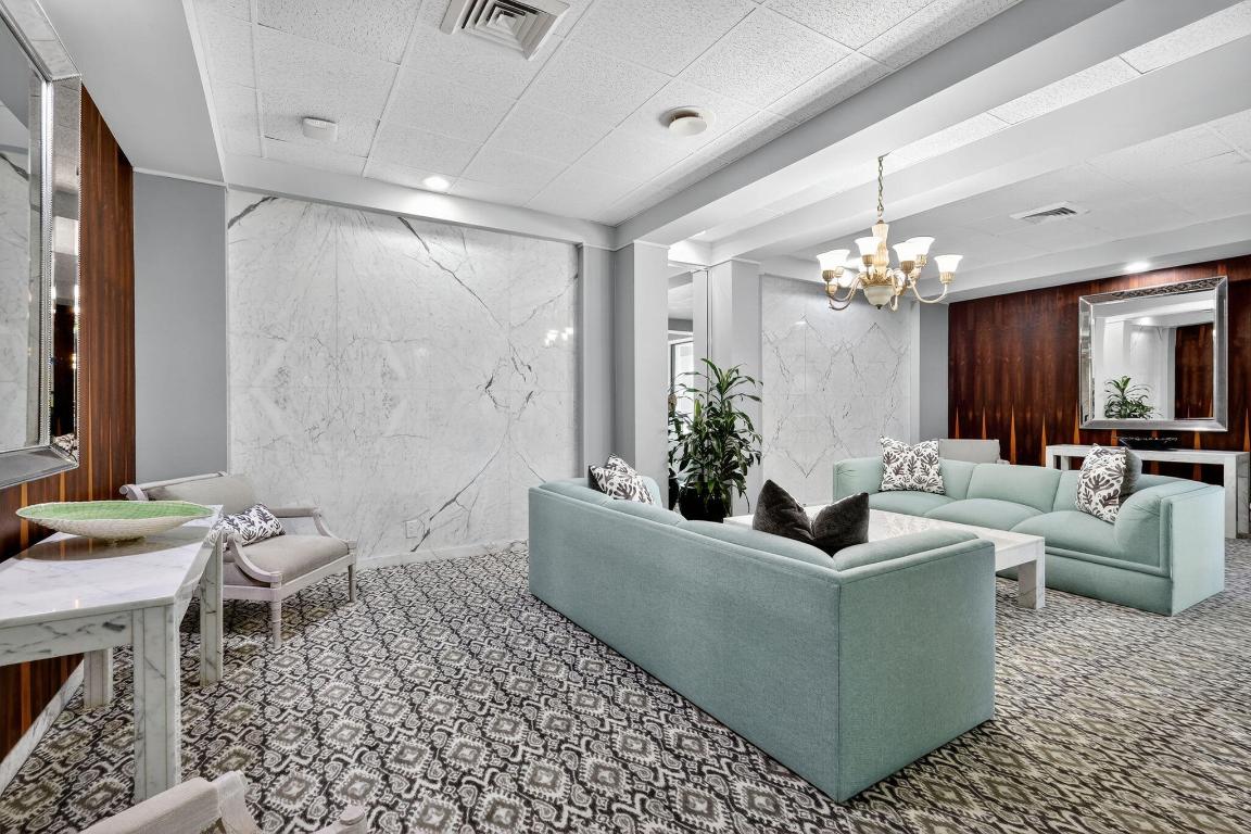 LA PALMA CONDO - Residential