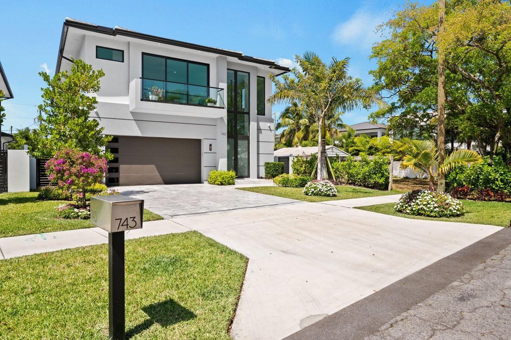 Photo of 743 S Lake Avenue, Delray Beach, FL 33483 (MLS # F10435626)