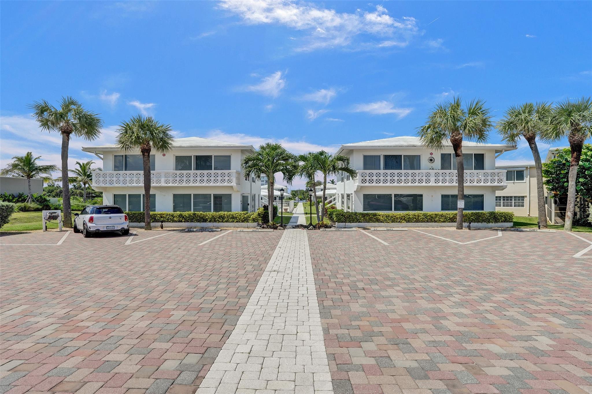 Properties 1187 Hillsboro Mile 12W