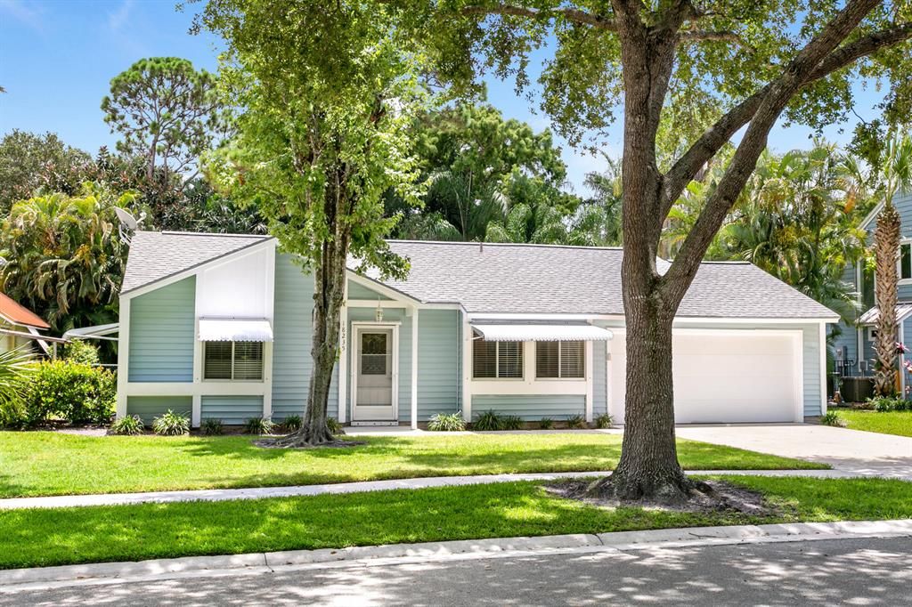 Photo of 18235 Jupiter Landings Drive, Jupiter, FL 33458 (MLS # R10734143)