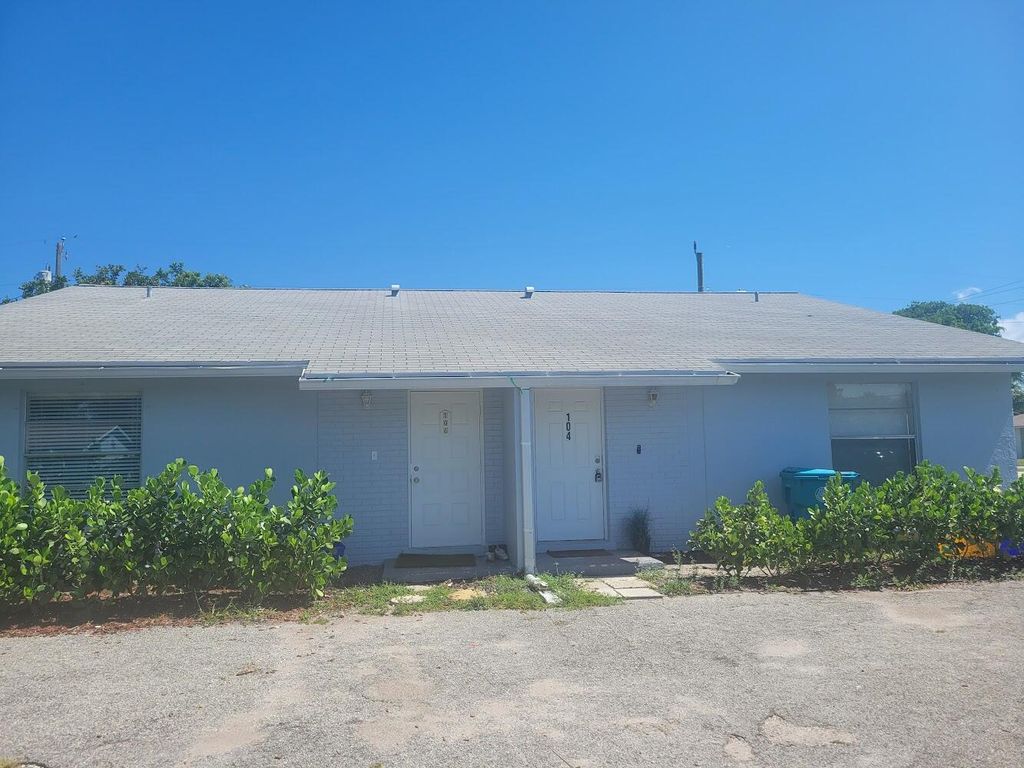 Photo of 104 SE 11th Avenue, Boynton Beach, FL 33435 (MLS # R10997204)