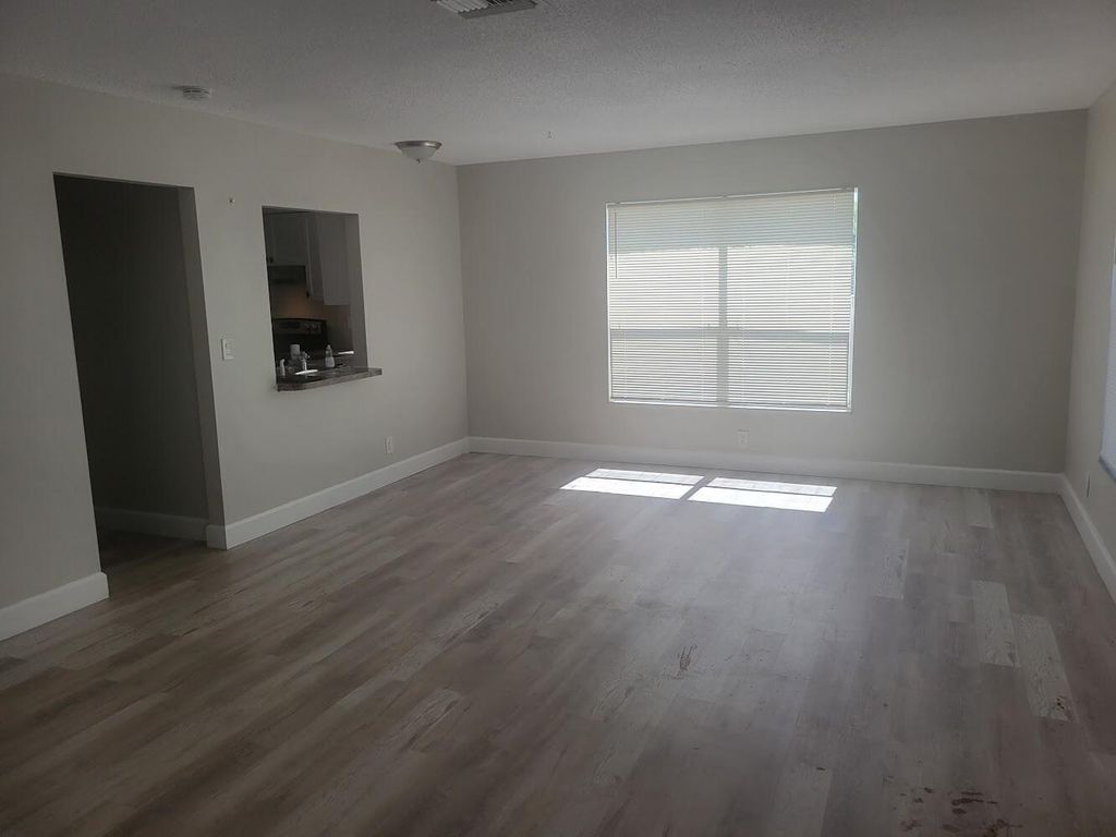 Photo of 104 SE 11th Avenue, Boynton Beach, FL 33435 (MLS # R10997204)