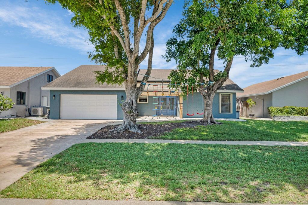 Photo of 7515 San Mateo Drive E, Boca Raton, FL 33433 (MLS # R11091108)