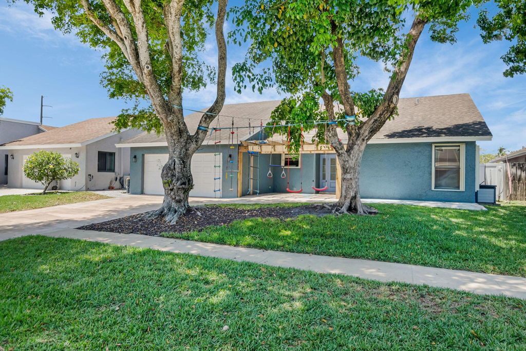 Photo of 7515 San Mateo Drive E, Boca Raton, FL 33433 (MLS # R11091108)