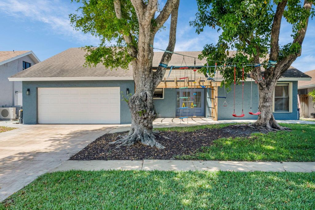 Photo of 7515 San Mateo Drive E, Boca Raton, FL 33433 (MLS # R11091108)