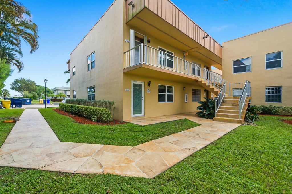 Photo of 433 Flanders J, Delray Beach, FL 33484 (MLS # R11148928)