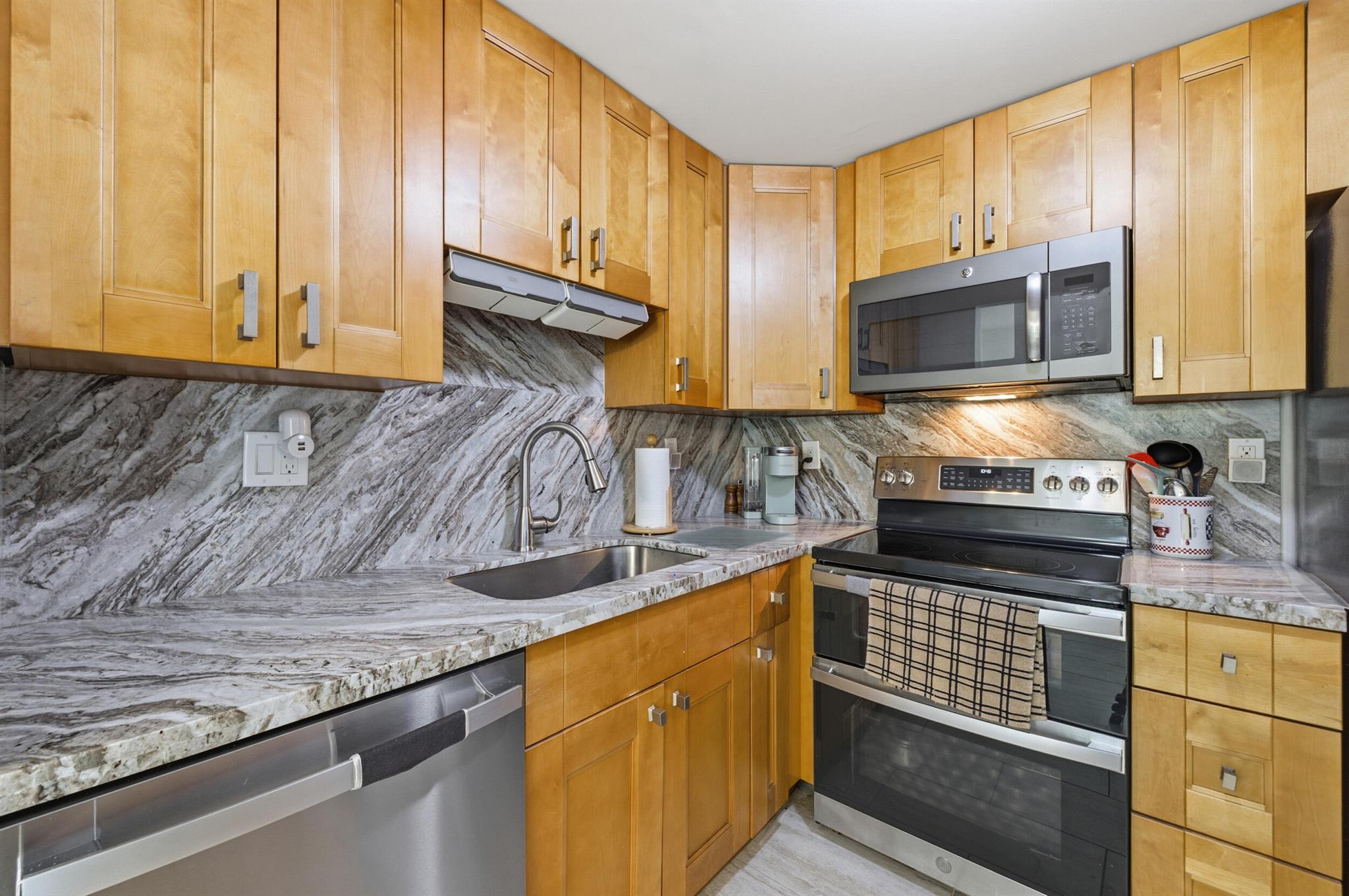 KINGS POINT FLANDERS COND - Residential