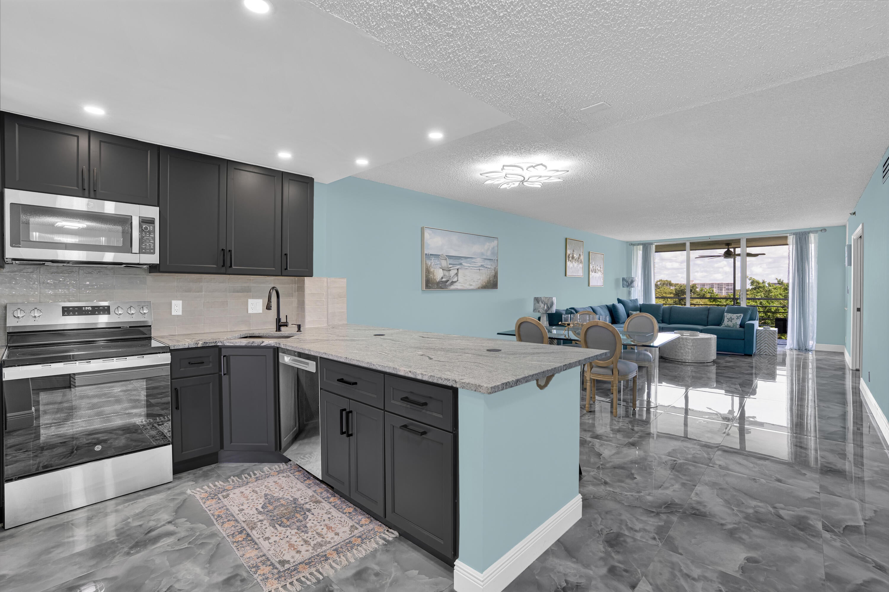 4015 W PALM AIRE Drive 704