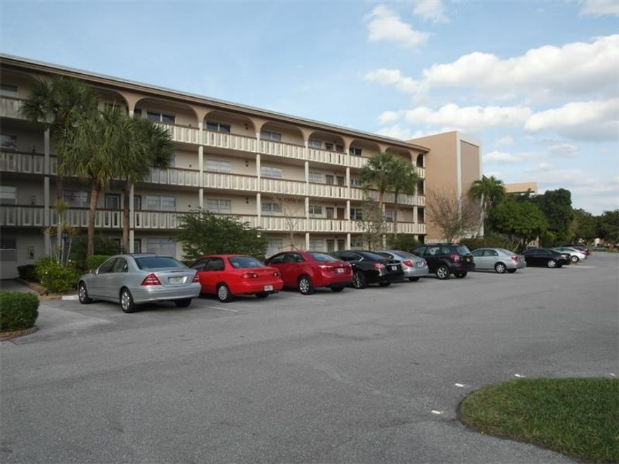 WONDERFUL GOLF & COUNTRY CLUB COMMUNITY, SECURITY GUARD GATED. BUS SERVICE THROUGHOUT THE COMMUNITY IN ADDITION TO AREA SHOPPING CENTERS & RESTAURANTS. THE THEATER ON SITE IS STATE OF THE ART WITH MOVIES AND LIVE ENTERTAINMENT. THERE IS GOLF, OLYMPIC SIZE POOL AND SPA.  55+ COMMUNITY.