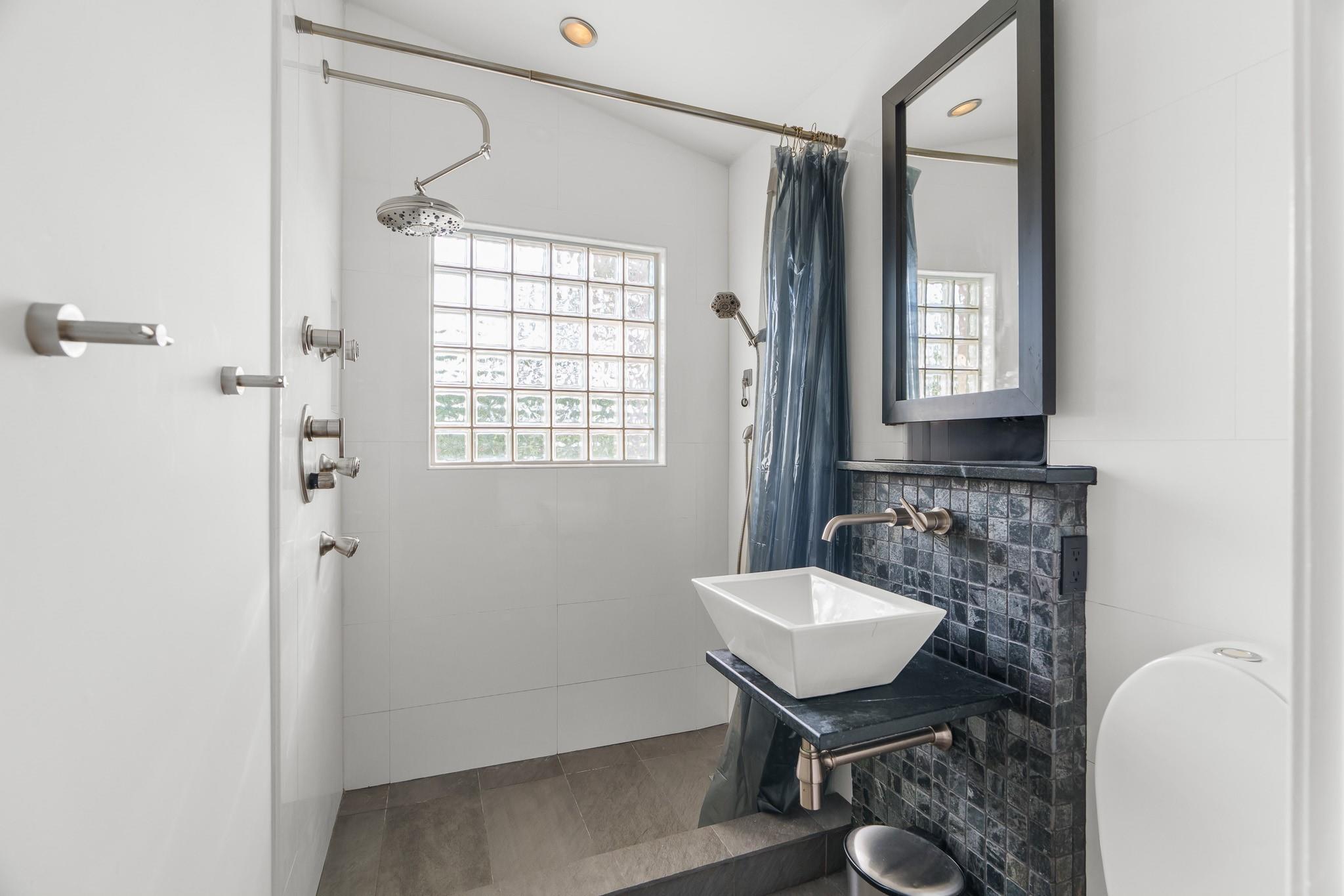Gill Isles 44-13 B - Residential