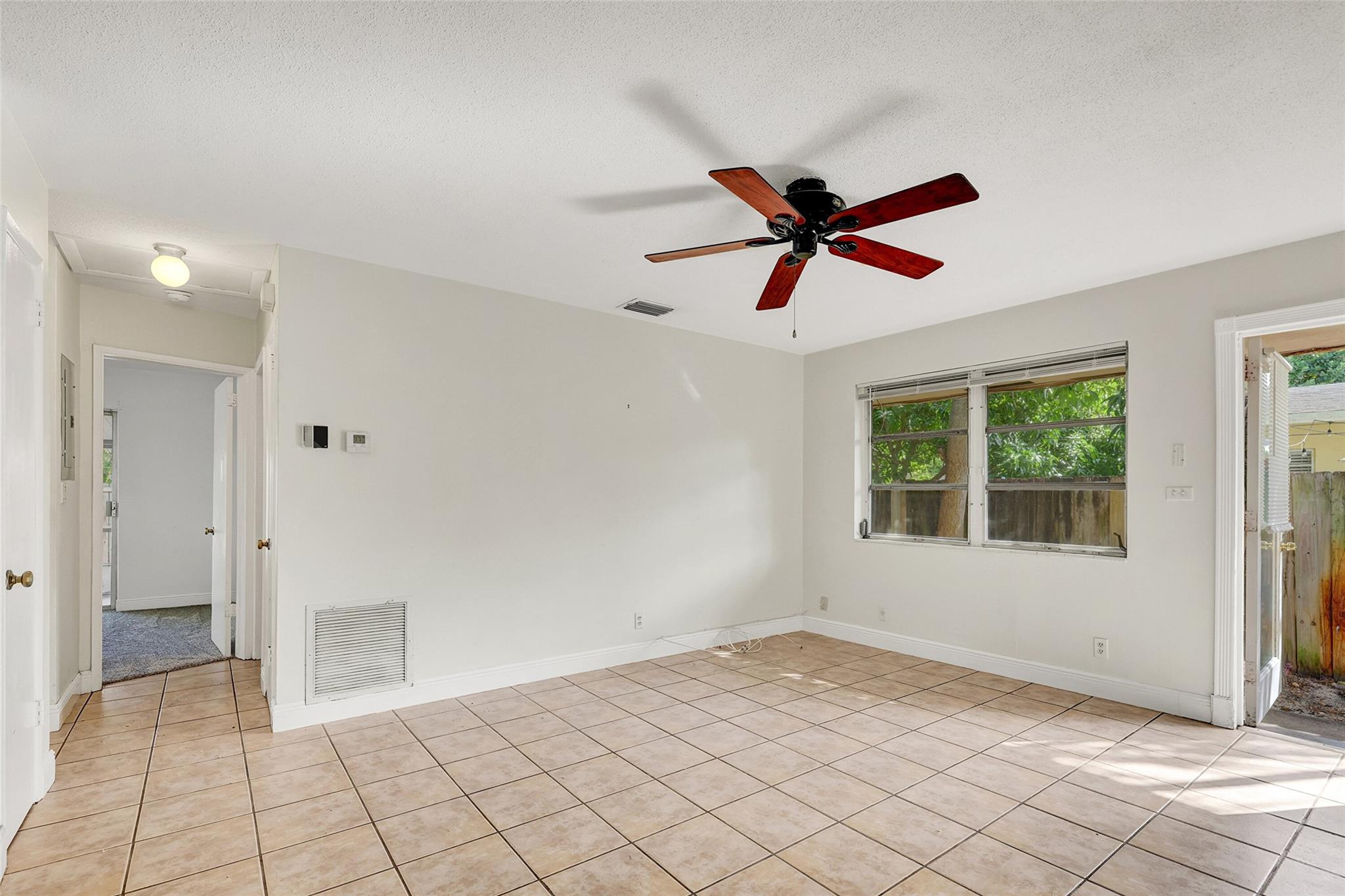 3042 NE 13th Ave