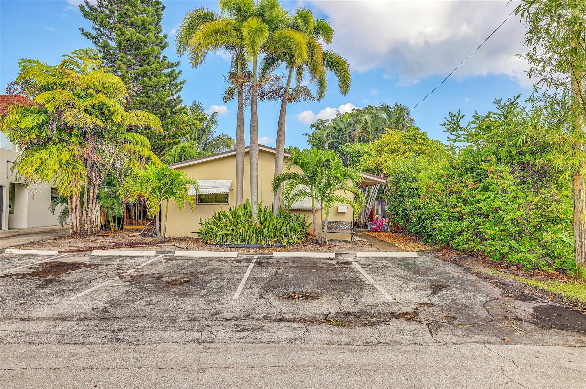 3042 NE 13th Ave