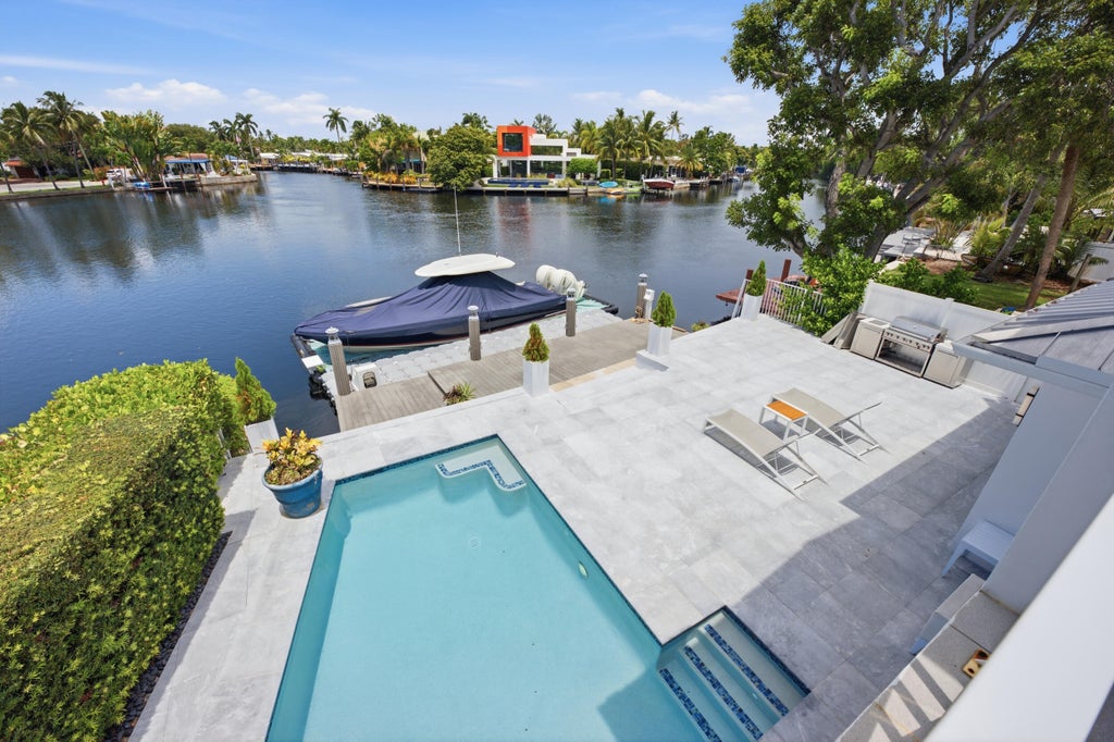 Photo of 2009 NE 21ST Street, Fort Lauderdale, FL 33305 (MLS # B26065201)