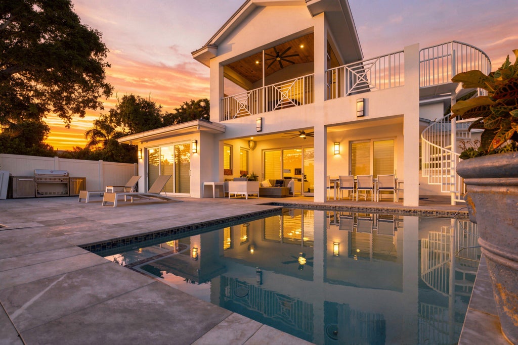 Photo of 2009 NE 21ST Street, Fort Lauderdale, FL 33305 (MLS # B26065201)