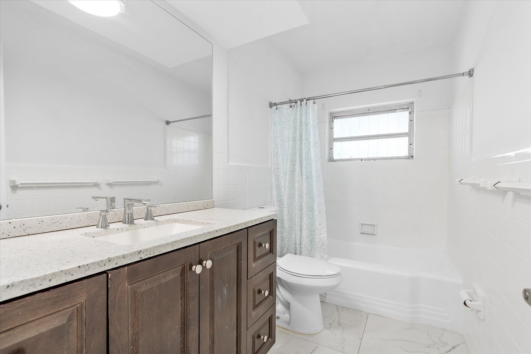 Hollywood Hills 6-22 B - Residential