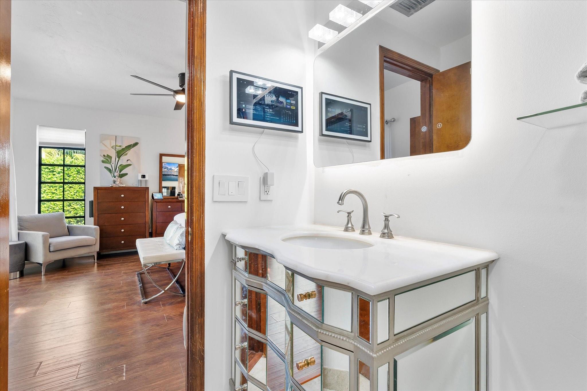 Hollywood Hills 6-22 B - Residential