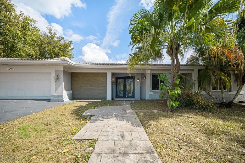 Photo of 16770 Lakeview Court, Weston, FL 33326 (MLS # F10555499)