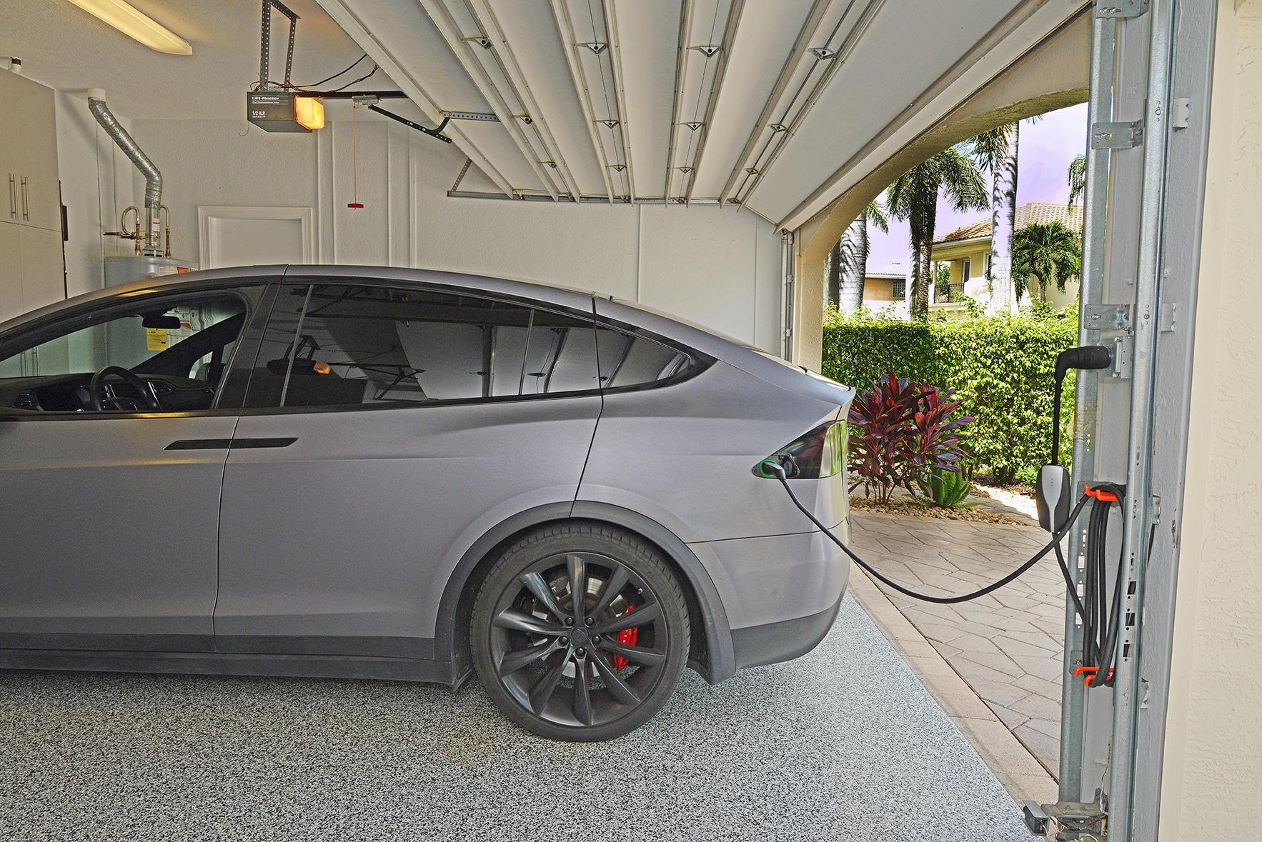 WOODFIELD COUNTRY CLUB - Residential Lease