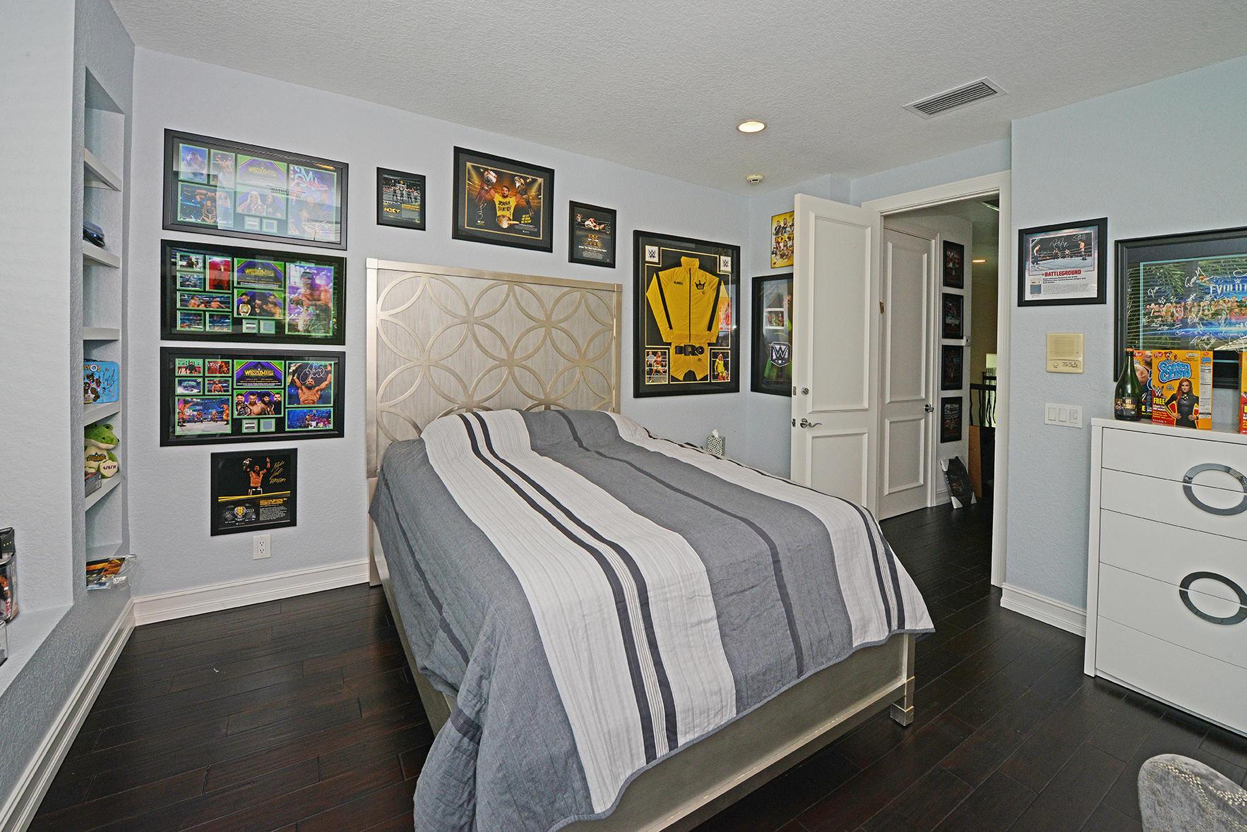 WOODFIELD COUNTRY CLUB - Residential Lease