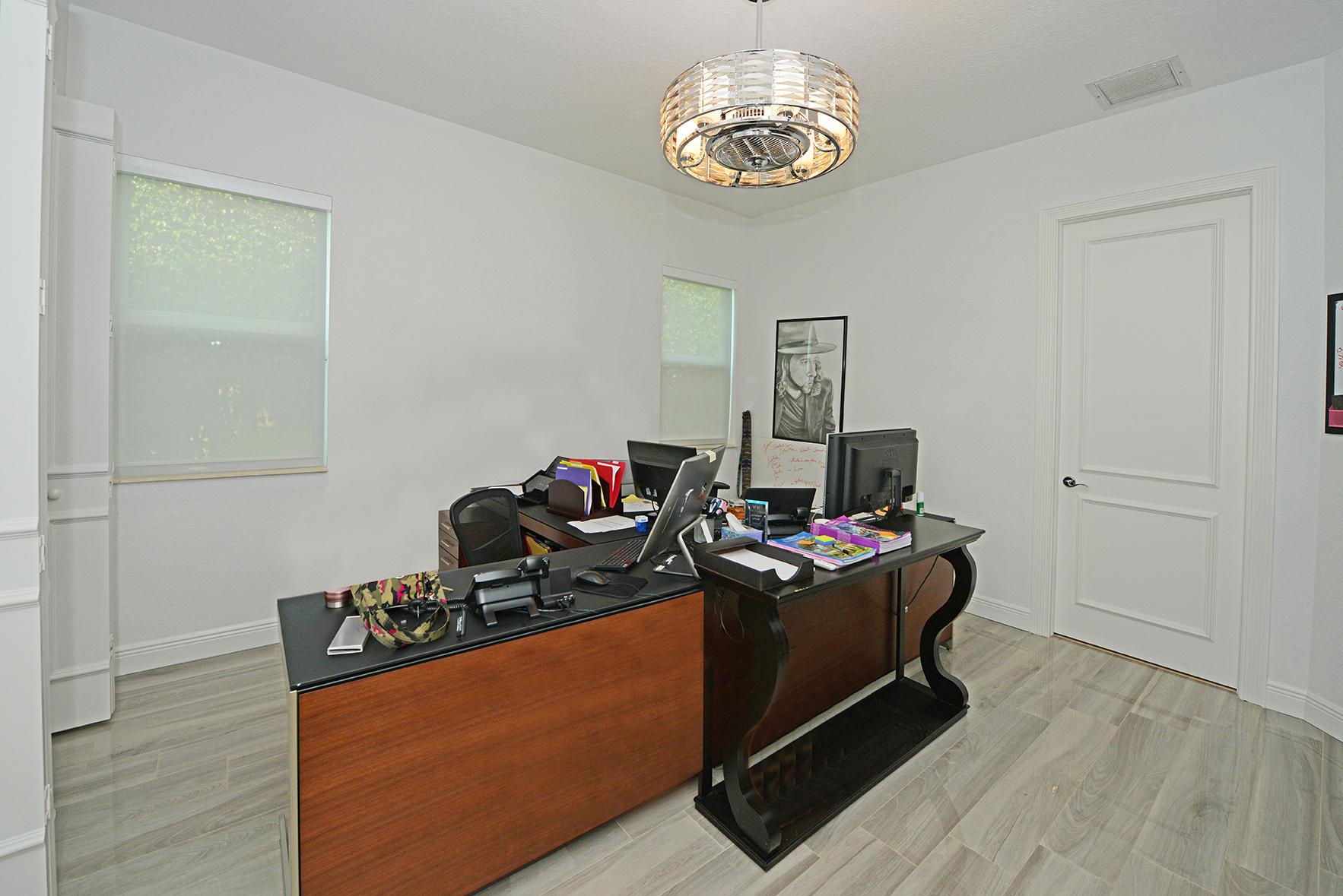 WOODFIELD COUNTRY CLUB - Residential Lease