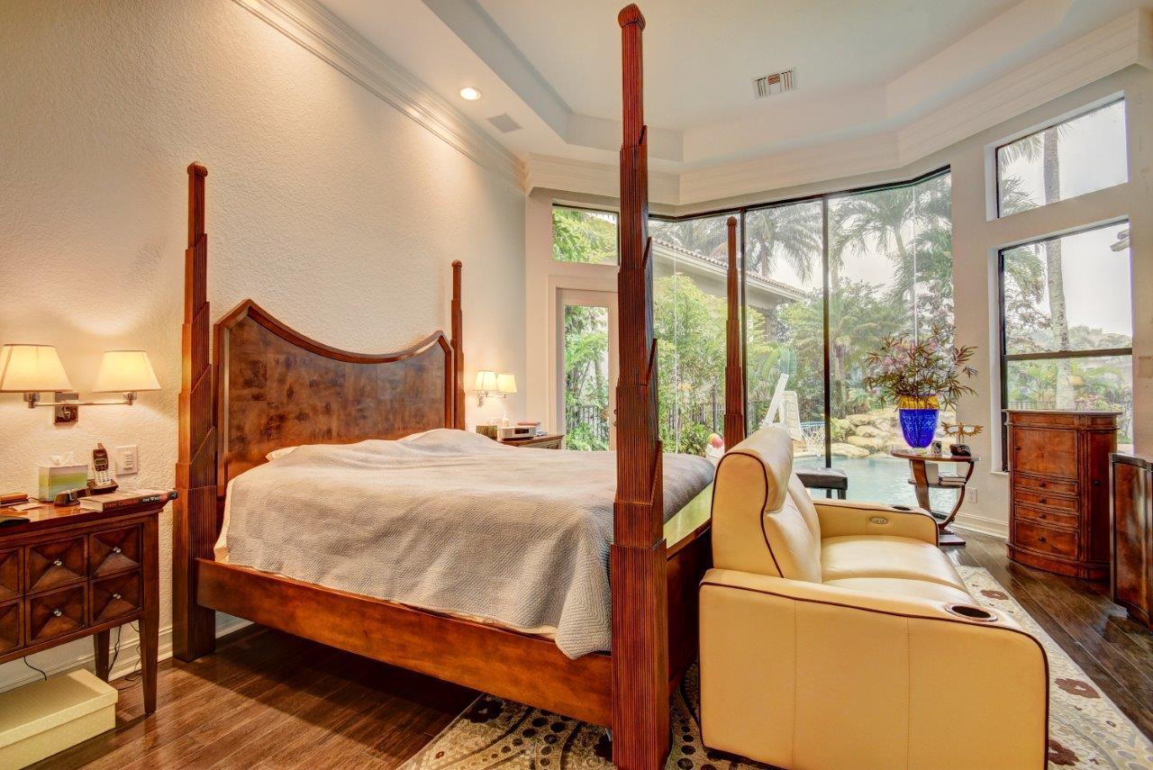 WOODFIELD COUNTRY CLUB - Residential Lease