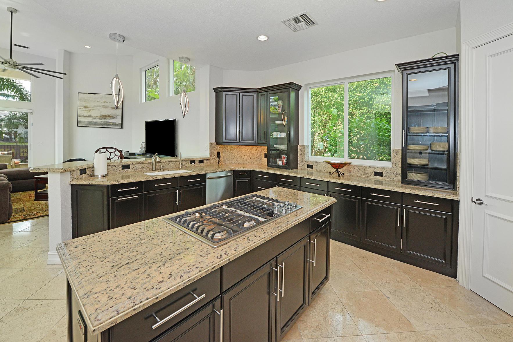 WOODFIELD COUNTRY CLUB - Residential Lease