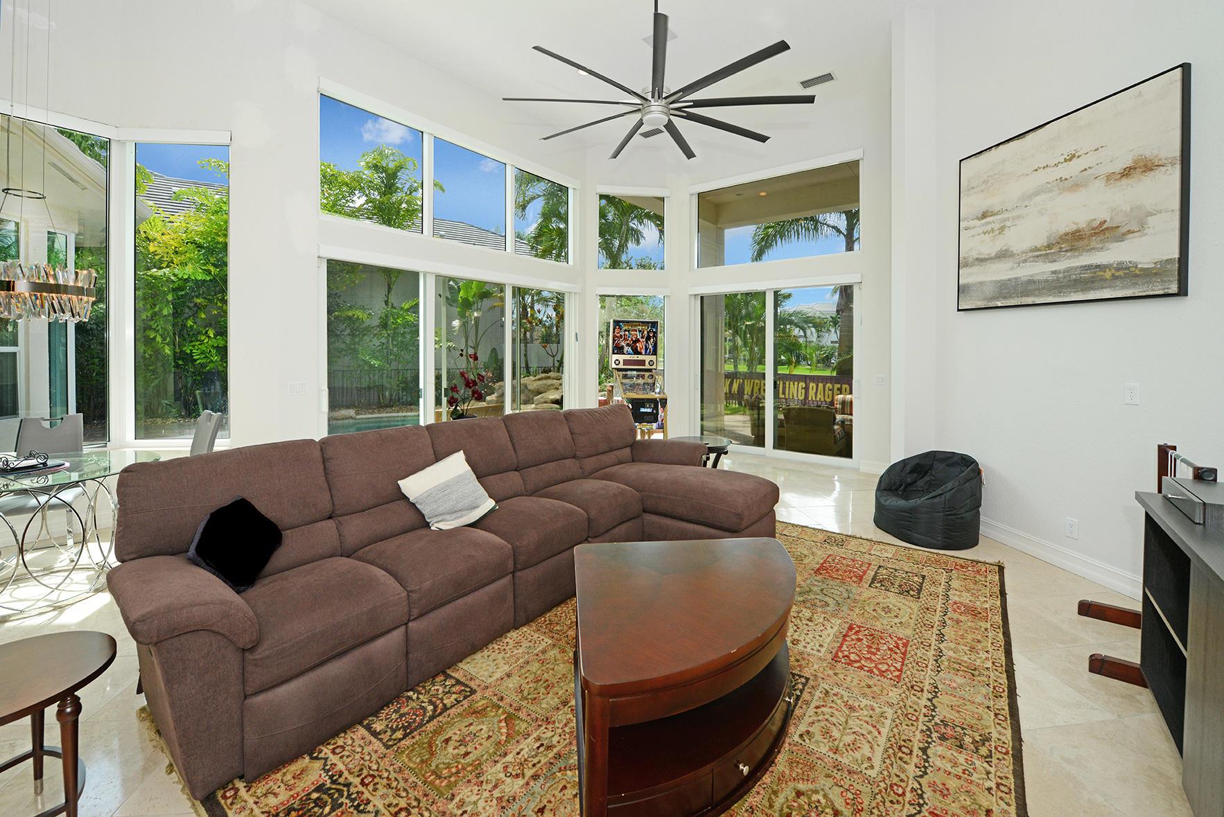 WOODFIELD COUNTRY CLUB - Residential Lease