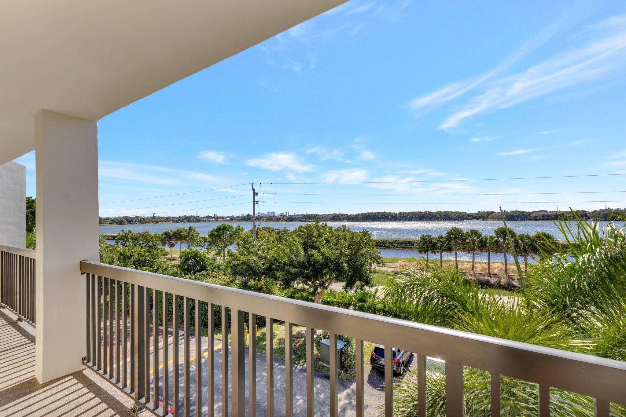 115 Lake Emerald Dr 403