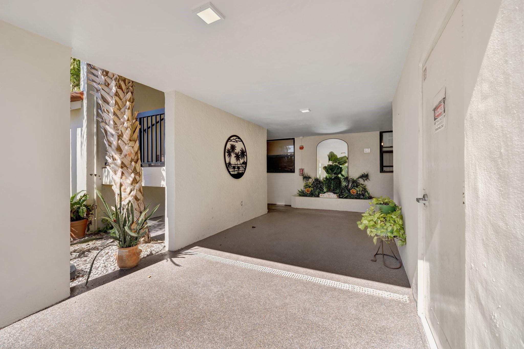 115 Lake Emerald Dr 403