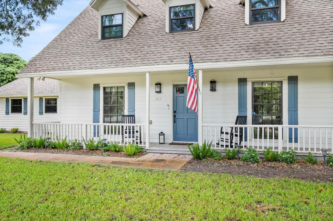 217 SE Oriole Avenue