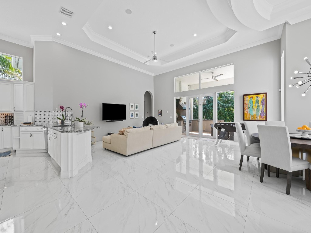 VISTA DEL LAGO - Residential