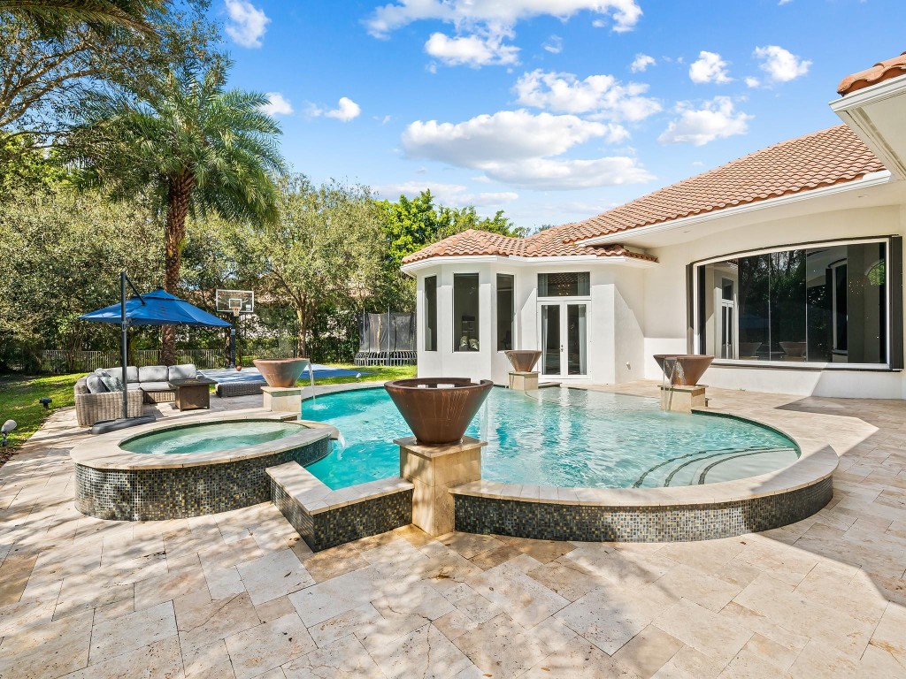 VISTA DEL LAGO - Residential