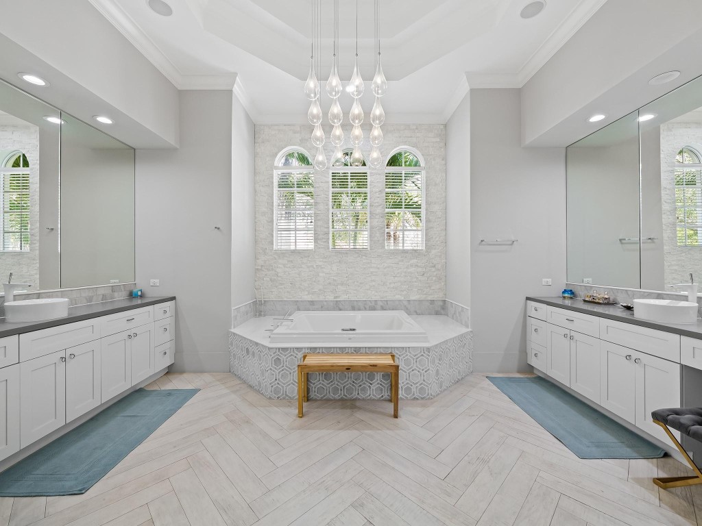 VISTA DEL LAGO - Residential