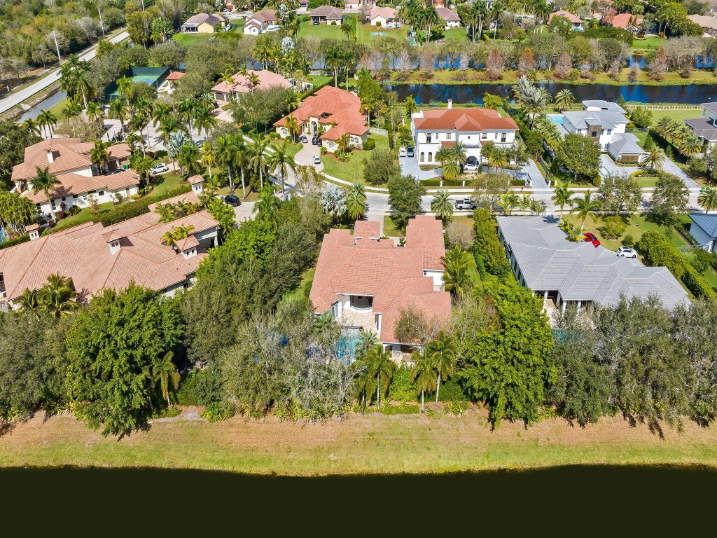 VISTA DEL LAGO - Residential