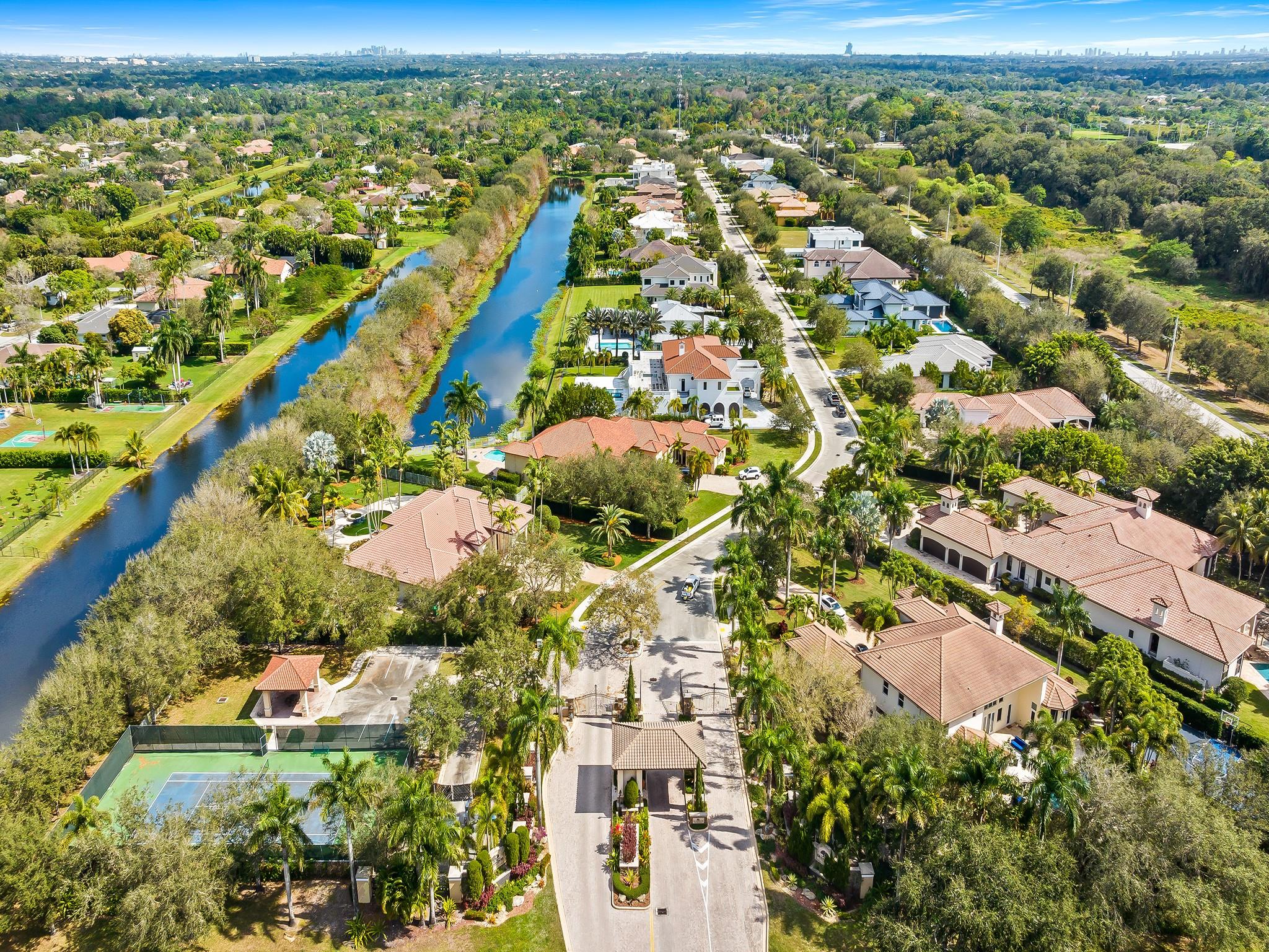 VISTA DEL LAGO - Residential