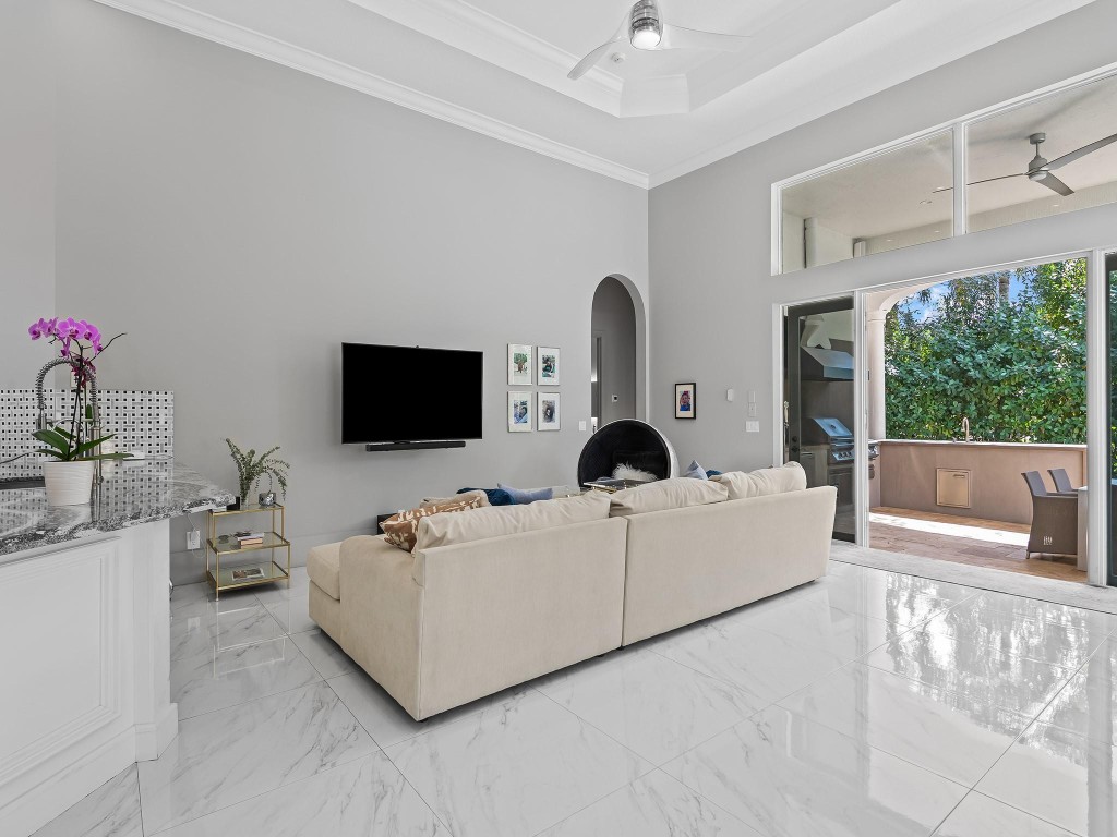 VISTA DEL LAGO - Residential