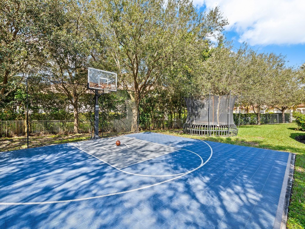 VISTA DEL LAGO - Residential