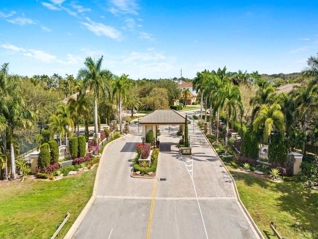 VISTA DEL LAGO - Residential