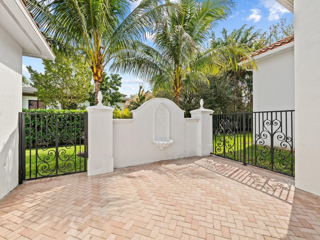 VISTA DEL LAGO - Residential