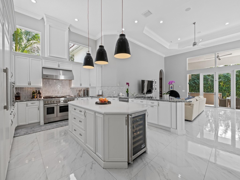 VISTA DEL LAGO - Residential